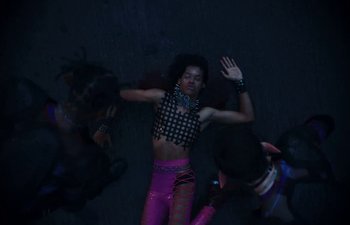 Movie still from “Duda Beat feat. Trevo - Nem Um Pouquinho” (2021), directed by Alaska – Medium shot, Overhead angle