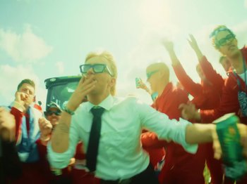 Movie still from “Joost, Ski Aggu & Otto Waalkes - Friesenjung” (2023), directed by Joost Klein – Medium shot, Low angle
