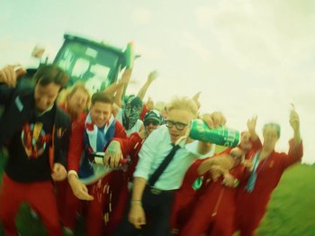 Movie still from “Joost, Ski Aggu & Otto Waalkes - Friesenjung” (2023), directed by Joost Klein – Wide shot, High angle