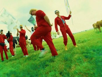 Movie still from “Joost, Ski Aggu & Otto Waalkes - Friesenjung” (2023), directed by Joost Klein – Wide shot, Low angle