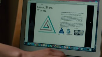 Movie still from “True Detective” (2014), created by Issa López – A computer screen showing a triangle with three different colors on it; Extreme Close Up shot, High angle