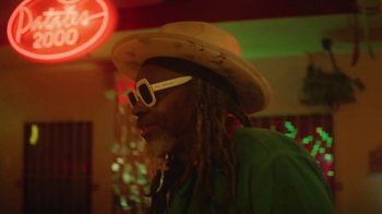 Movie still from “Valaire feat. Alan Prater - (She's a) Winner” (2023), directed by Vallée Duhamel – Close Up shot, Low angle