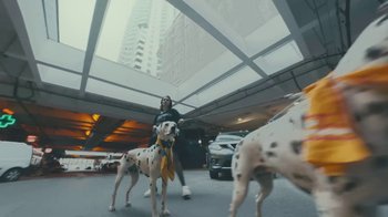 Movie still from “Lolo Zouaï - Moi + Look at Us” (2020), directed by Piotr Lebryk – Wide shot, Low angle