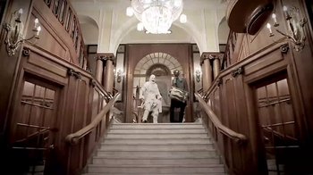 Movie still from “Jim Pressing & Stubenhacker - Was Anderes” (2014), directed by Sebastian Nevermann – Wide shot, Low angle