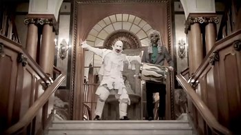 Movie still from “Jim Pressing & Stubenhacker - Was Anderes” (2014), directed by Sebastian Nevermann – Wide shot, Low angle