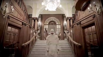 Movie still from “Jim Pressing & Stubenhacker - Was Anderes” (2014), directed by Sebastian Nevermann – Wide shot, Low angle
