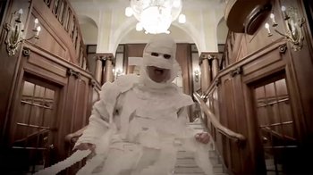 Movie still from “Jim Pressing & Stubenhacker - Was Anderes” (2014), directed by Sebastian Nevermann – Medium shot, Low angle