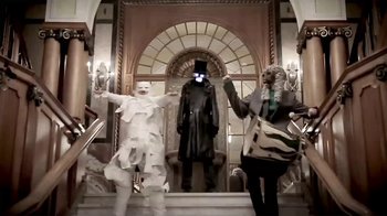 Movie still from “Jim Pressing & Stubenhacker - Was Anderes” (2014), directed by Sebastian Nevermann – Wide shot, Low angle