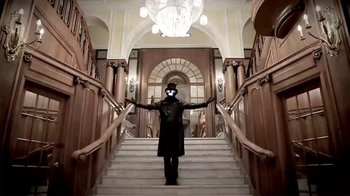 Movie still from “Jim Pressing & Stubenhacker - Was Anderes” (2014), directed by Sebastian Nevermann – Wide shot, Low angle