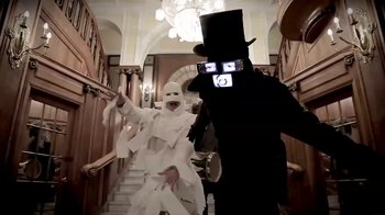 Movie still from “Jim Pressing & Stubenhacker - Was Anderes” (2014), directed by Sebastian Nevermann – Medium shot, Low angle