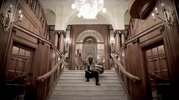 Movie still from “Jim Pressing & Stubenhacker - Was Anderes” (2014), directed by Sebastian Nevermann – Wide shot, Low angle