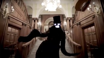 Movie still from “Jim Pressing & Stubenhacker - Was Anderes” (2014), directed by Sebastian Nevermann – Medium shot, Low angle