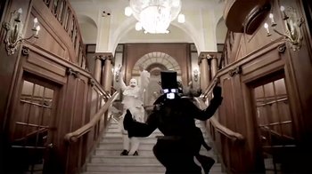 Movie still from “Jim Pressing & Stubenhacker - Was Anderes” (2014), directed by Sebastian Nevermann – Wide shot, Low angle