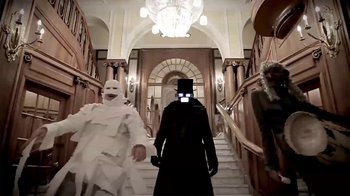 Movie still from “Jim Pressing & Stubenhacker - Was Anderes” (2014), directed by Sebastian Nevermann – Wide shot, Low angle