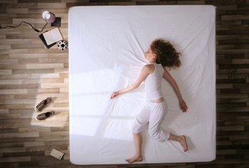 Movie still from “Oren Lavie - Her Morning Elegance” (2009), directed by Oren Lavie – Wide shot, Overhead angle