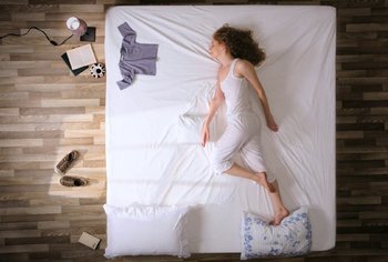 Movie still from “Oren Lavie - Her Morning Elegance” (2009), directed by Oren Lavie – Wide shot, Overhead angle