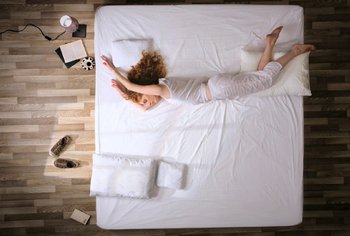 Movie still from “Oren Lavie - Her Morning Elegance” (2009), directed by Oren Lavie – Wide shot, Overhead angle