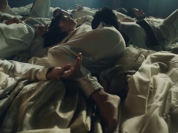 Movie still from “Elsa y Elmar - Corazones Negros” (2021), directed by Daniel Uribe – Medium shot, High angle