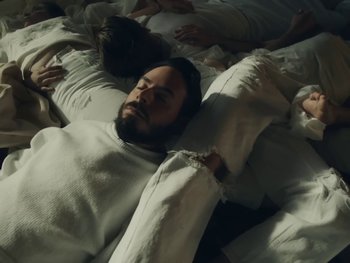 Movie still from “Elsa y Elmar - Corazones Negros” (2021), directed by Daniel Uribe – Medium shot, High angle