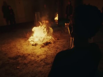 Movie still from “Elsa y Elmar - Corazones Negros” (2021), directed by Daniel Uribe – Medium shot, Over the shoulder angle