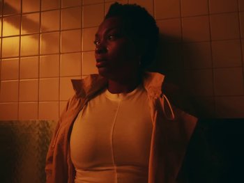 Movie still from “Elsa y Elmar - Corazones Negros” (2021), directed by Daniel Uribe – Medium shot, Low angle