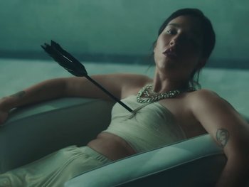 Movie still from “Elsa y Elmar - Corazones Negros” (2021), directed by Daniel Uribe – Medium shot, Low angle