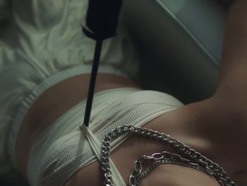 Movie still from “Elsa y Elmar - Corazones Negros” (2021), directed by Daniel Uribe – Extreme Close Up shot, Overhead angle