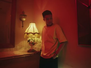 Movie still from “Elsa y Elmar - Corazones Negros” (2021), directed by Daniel Uribe – Medium shot, Low angle