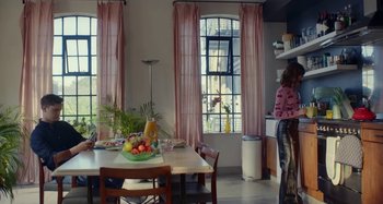 Movie still from “Maisie Peters - Psycho” (2021), directed by LOUIS BHOSE – Wide shot, Low angle