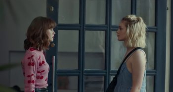 Movie still from “Maisie Peters - Psycho” (2021), directed by LOUIS BHOSE – Medium shot, Over the shoulder angle