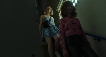 Movie still from “Maisie Peters - Psycho” (2021), directed by LOUIS BHOSE – Medium shot, Low angle