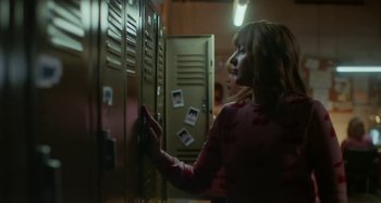 Movie still from “Maisie Peters - Psycho” (2021), directed by LOUIS BHOSE – Medium shot, Low angle