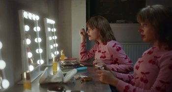 Movie still from “Maisie Peters - Psycho” (2021), directed by LOUIS BHOSE – Medium shot, Over the shoulder angle