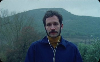 Movie still from “Banani - Estás Acabado” (2021), directed by Carles Pons Altimira – Close Up shot, Low angle