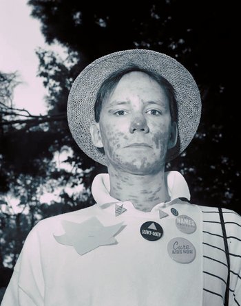 Movie still from “Jessica Helfand - FACE” (2021) – Close Up shot, Low angle