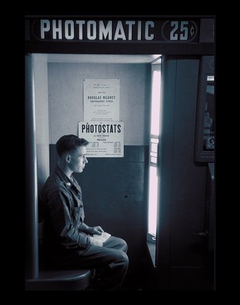 Movie still from “Jessica Helfand - FACE” (2021) – Wide shot, High angle