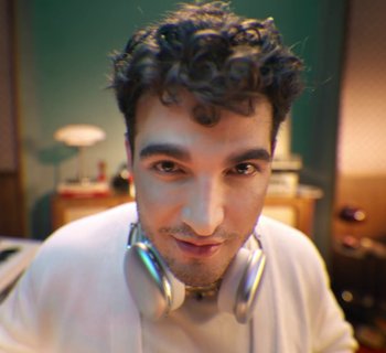 Movie still from “KitKat - Break Épico” (2023) – Close Up shot, Low angle