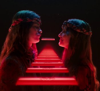 Movie still from “KitKat - Break Épico” (2023) – Medium shot, Overhead angle