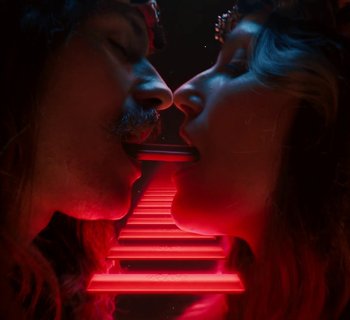 Movie still from “KitKat - Break Épico” (2023) – Extreme Close Up shot, Overhead angle