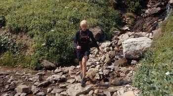 Movie still from “Mammut - Fast Hiking” (2022) – Wide shot, Low angle