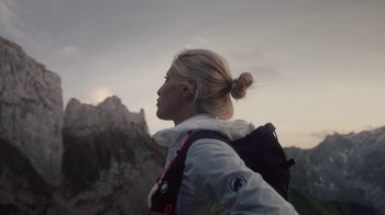 Movie still from “Mammut - Fast Hiking” (2022) – Medium shot, Low angle