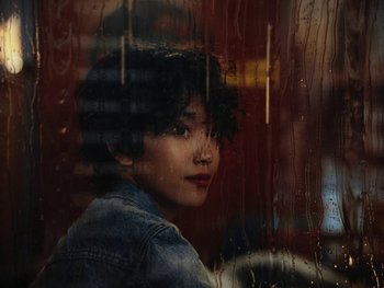 Movie still from “Coach - Life Has Different Paths” (2024) – Close Up shot, Over the shoulder angle