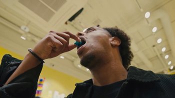 Movie still from “Crazypopcorn x Lolipop Shop - Entdecke jetzt das ultimative Süßwaren-Erlebnis!” (2023) – Extreme Close Up shot, Low angle