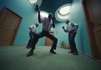 Movie still from “Stromae - Santé” (2021), directed by Jara Moravec – Wide shot, Low angle