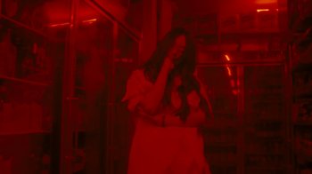 Movie still from “Park Hye Jin - Let’s Sing Let’s Dance” (2021), directed by Kevin Lombardo – Medium shot, Low angle