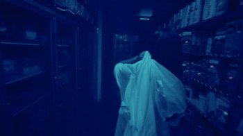 Movie still from “Park Hye Jin - Let’s Sing Let’s Dance” (2021), directed by Kevin Lombardo – Medium shot, Low angle