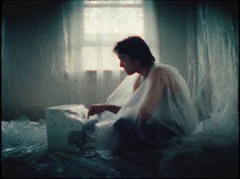 Movie still from “Ben Zaidi - Ben Zaidi’s Blues” (2021), directed by Evers Pund – Medium shot, Low angle