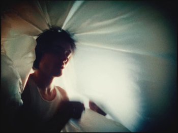 Movie still from “Ben Zaidi - Ben Zaidi’s Blues” (2021), directed by Evers Pund – Medium shot, Overhead angle