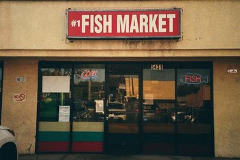 Movie still from “Huey Briss & Nikobeats - Grace Park Legend” (2021), directed by Michael Priestley – Extreme Wide shot, Low angle
