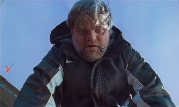 Movie still from “Earl Elliot - Training for a Marathon” (2021), directed by Danny Griffioen – Close Up shot, Low angle